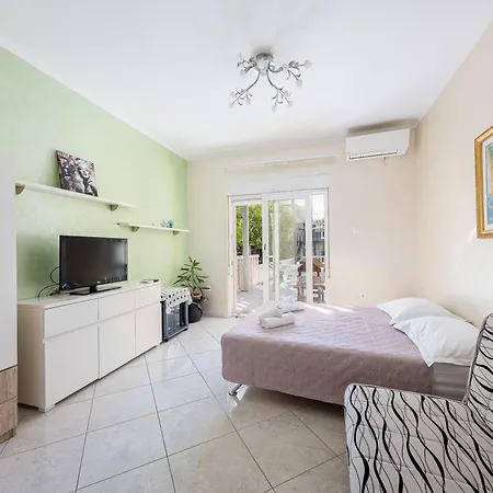 Jakov Apartmán *