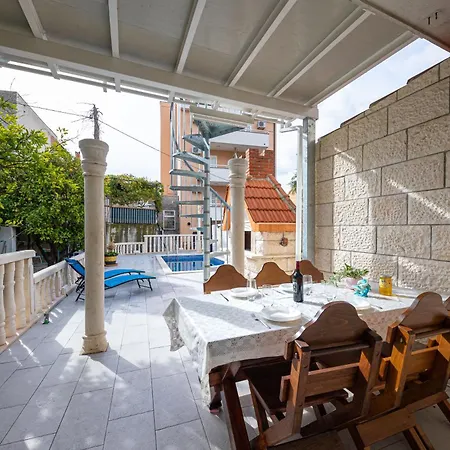 Jakov I Appartamento Podstrana