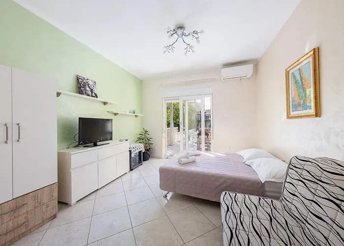 Jakov I Apartment *